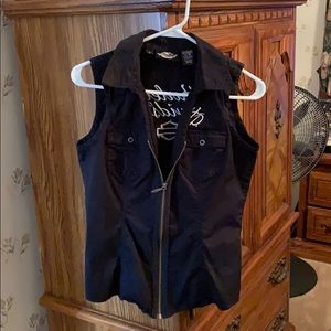 Very cute Harley Davidson vest size small!